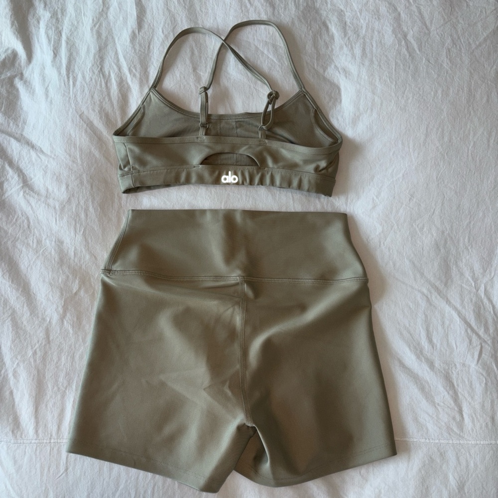 Alo yoga gold/khaki airlift set